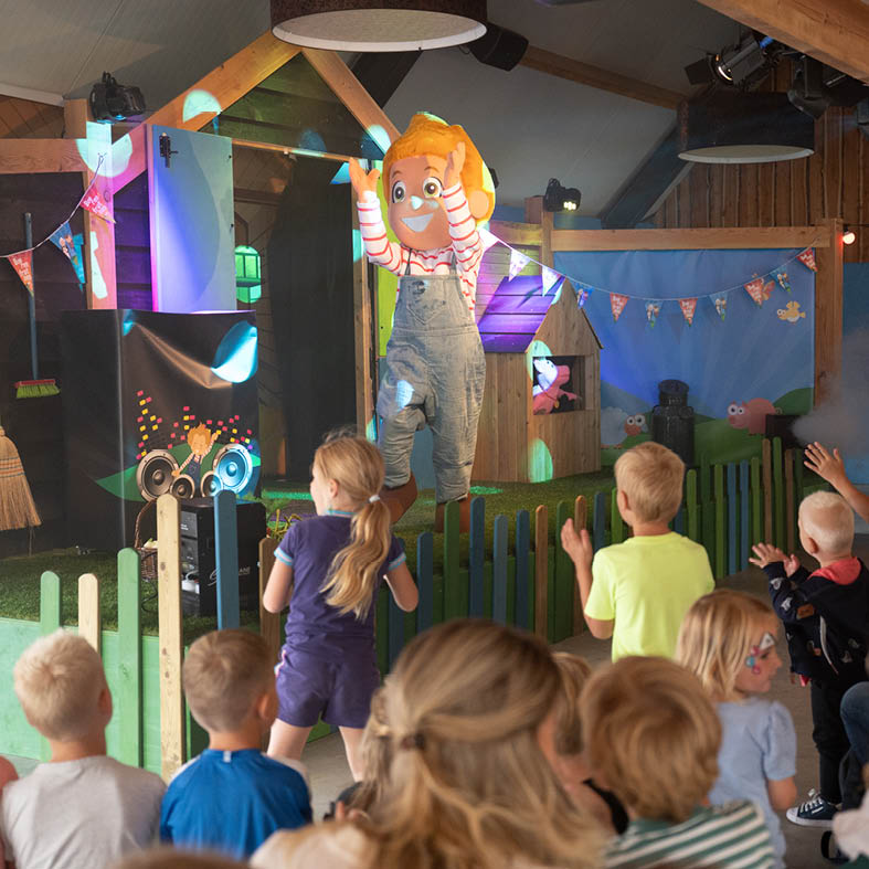 De grote Flierefluiter show van Guusje